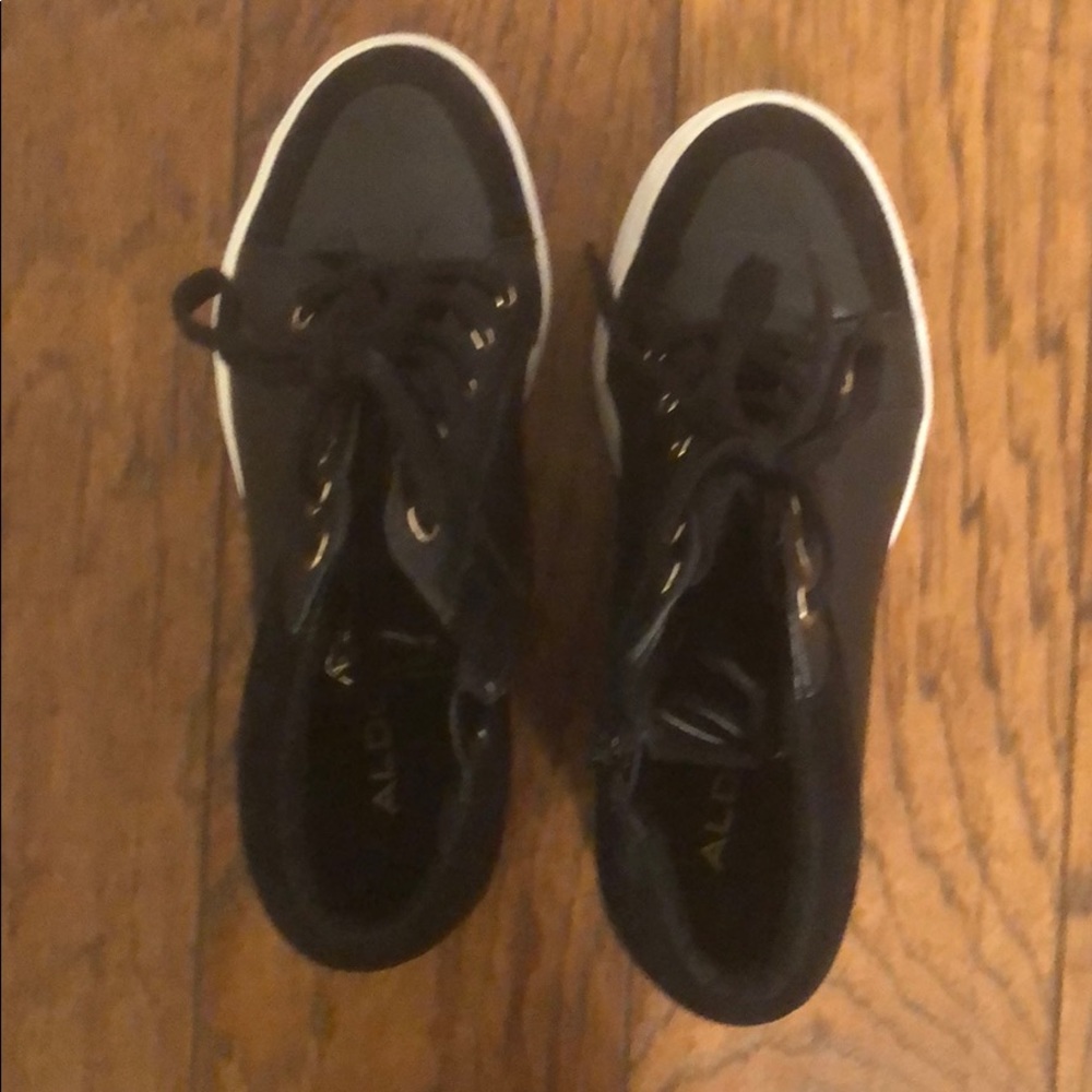 Wedge sneakers with gold detailing